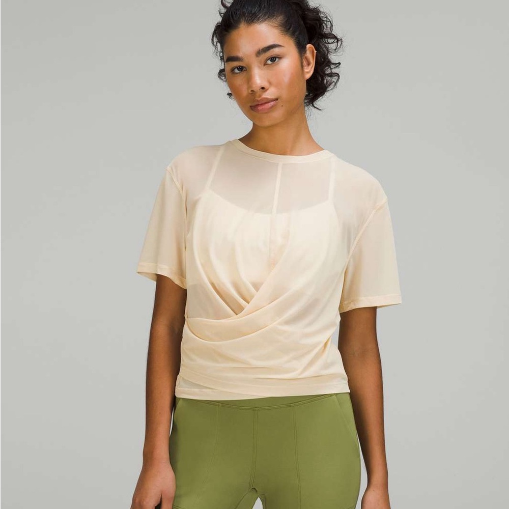 Lululemon Lightweight Mesh Reversible Yoga T-Shirt in Prosecco Beige Cream 8